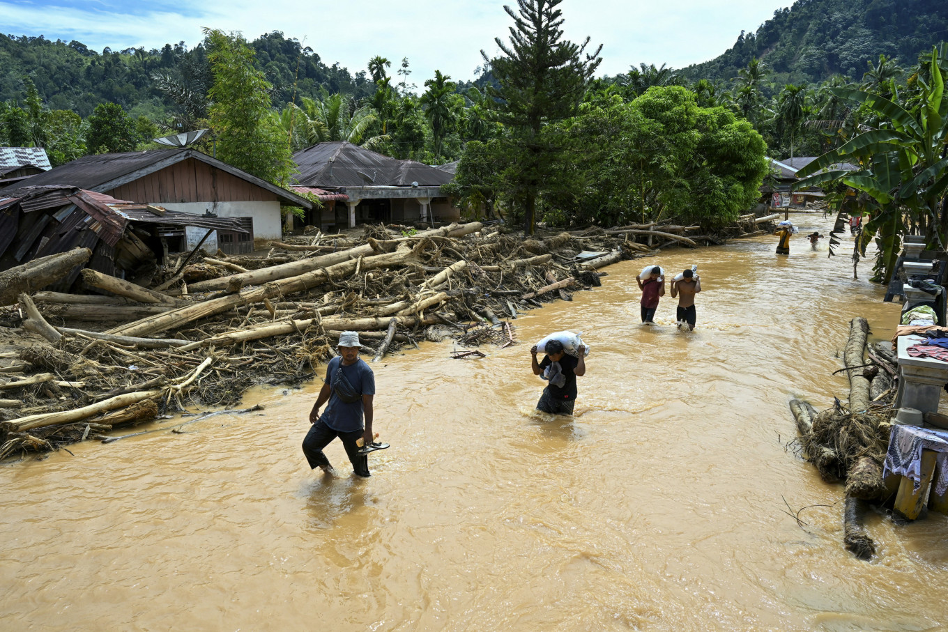Banjir Bandang Terjang Wilayah, 70 Tewas Akibat Badai Dahsyat