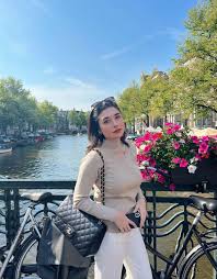 Intip Gaya Amanda Rigby, Calon Istri Andre Taulany dengan Barang Branded