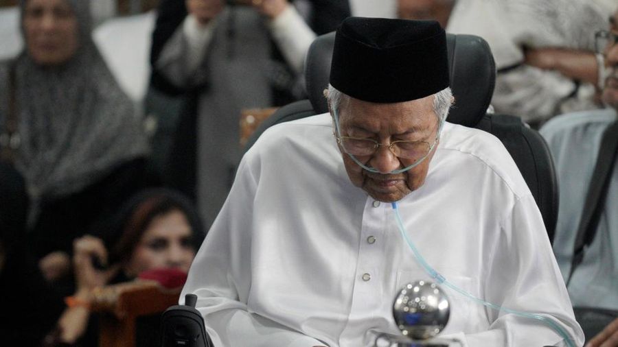 Momen Pilu Mahathir Mohamad Lepas Kepergian Istri Tercinta, Siti Hasmah