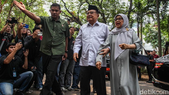Tokoh Nasional Beri Penghormatan Terakhir untuk Guruh Soekarnoputra