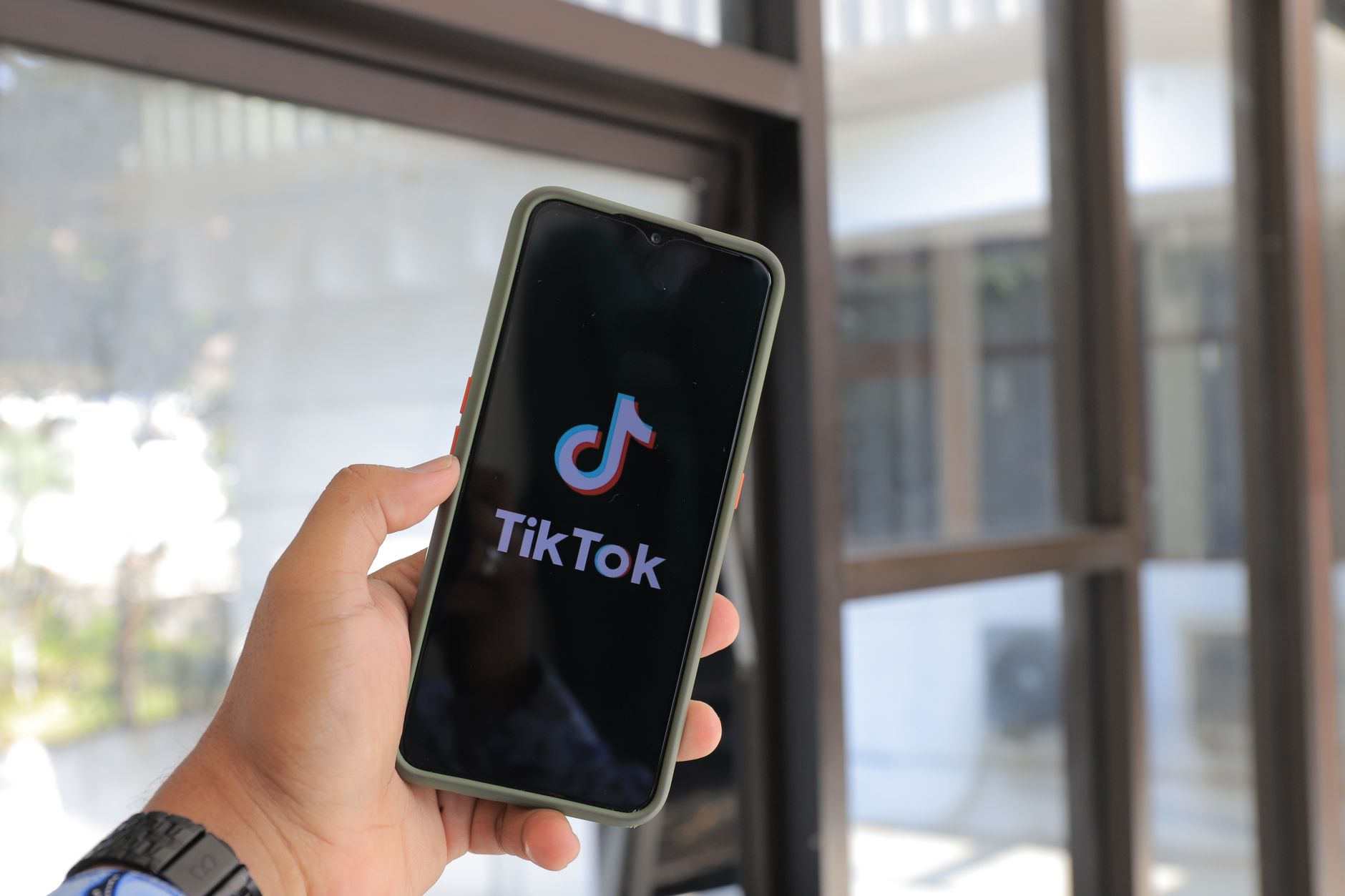 Strategi Jitu Tembus FYP TikTok 2026: Panduan Lengkap untuk Konten Viral